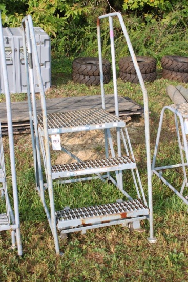 Metal Steps w/Hand Rail
