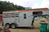 Nice Horse Trailer w/ Dressing Room