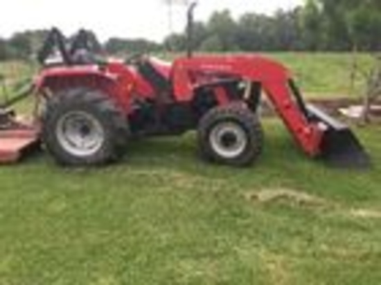 Mahindra 5570 4x4 70Hp Tractor w/ Loader and bucket