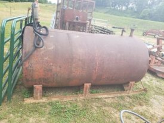 500 Gallon Fuel Tank on Skids. Has pump