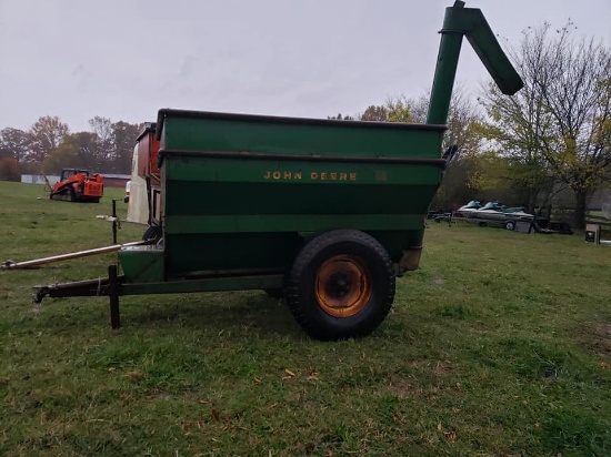 John Deere Grain Wagon w/ Auger