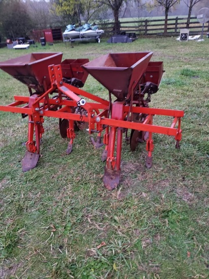 Very Nice Covington Planter