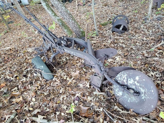 PULL TYPE TWO BOTTOM PLOW