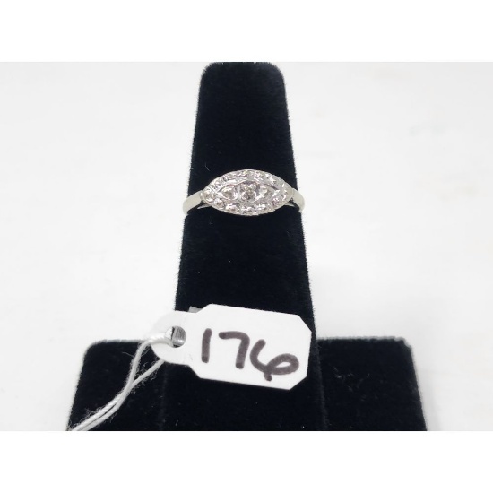 1.9g 10k White Gold/Diamond Size 5 3/4