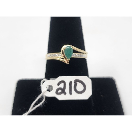 2.5g 10k Yellow Gold/Jade and Diamond Size 7