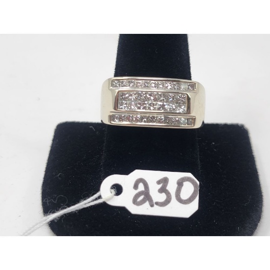 10.8g 14k White Gold/Diamonds Size 10