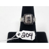 3.2g 10k White Gold/Black and White Diamond Size 5 1/2