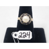 5.1g 8k Yellow Gold/Vintage Pearl and Unknown Stone Size 7 1/2