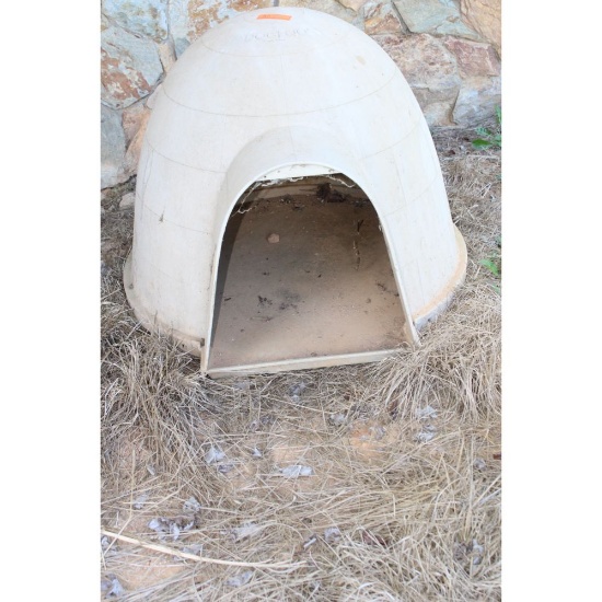 Igloo dog house