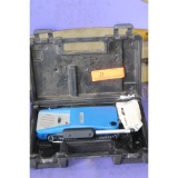 Halogen leak detector