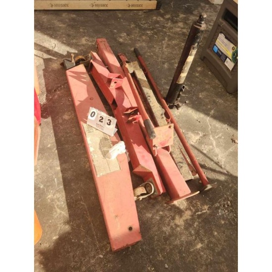 Engine Hoist. Needs Assembled