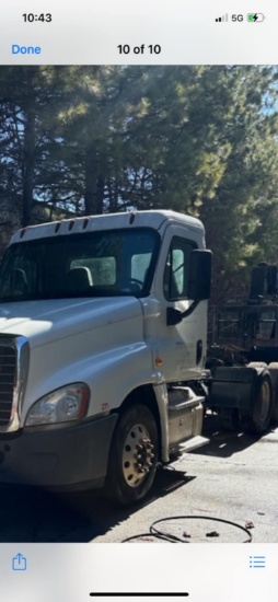 2016 Freightliner Day Cab  with Title