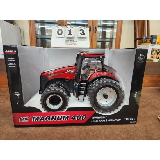 Ertl Case Magnum 400 Die Cast Tractor.  1:16