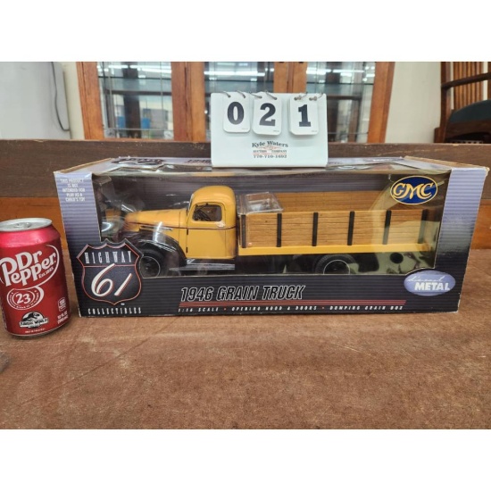 HWY 61 by Ertl 1946 GMC Grain Truck with Working Parts. 1:16