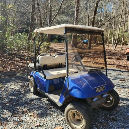 EZ Go Electric Golf Cart. Runs but Needs Batteries. Located in Ellijay GA