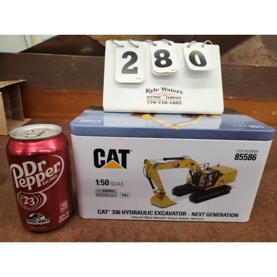 CAT 336 Hydraulic Excavator Next Generation in Collector's Metal Tin. Lots of Details. 1:50 Scale