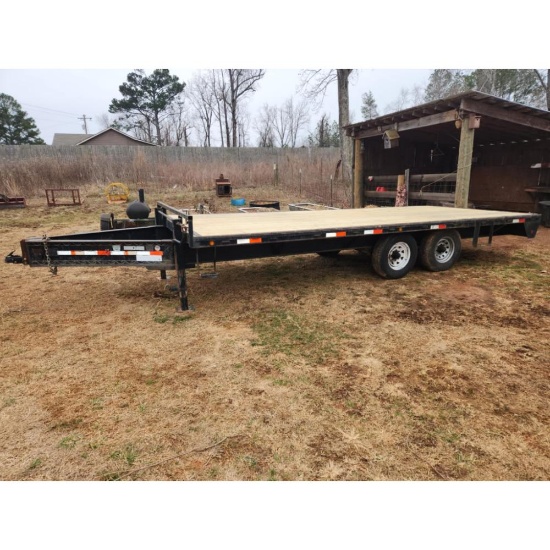 2007 Lamar Equipment Trailer. Clean Title. New Floor