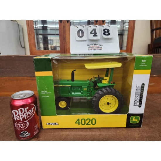 Prestige Collection John Deere 4020 by Ertl. 1:16