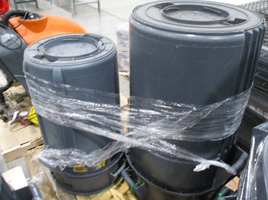 A Lot Of 4 - 55 Gal Trash Cans