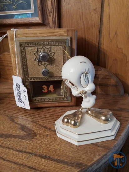 Lennox Warner Brothers Tweety bird figurine and letter combination safe with combo
