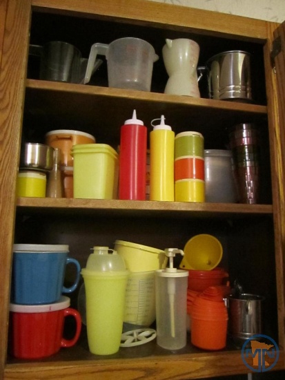 Tupperware and other plastic kitchen items