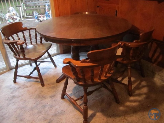 Wood table and (4) chairs with (2) leaves