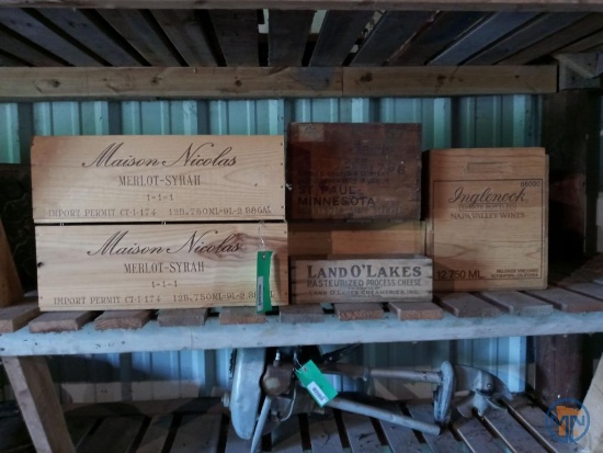 Minnesota St. Paul Black & White Blended Scotch Whiskey wooden crate