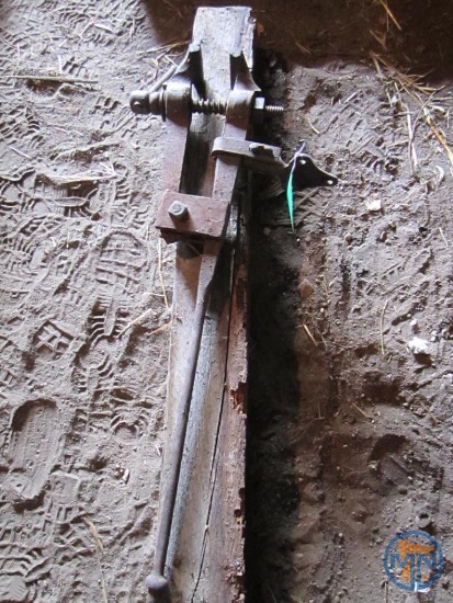 Blacksmith leg vise