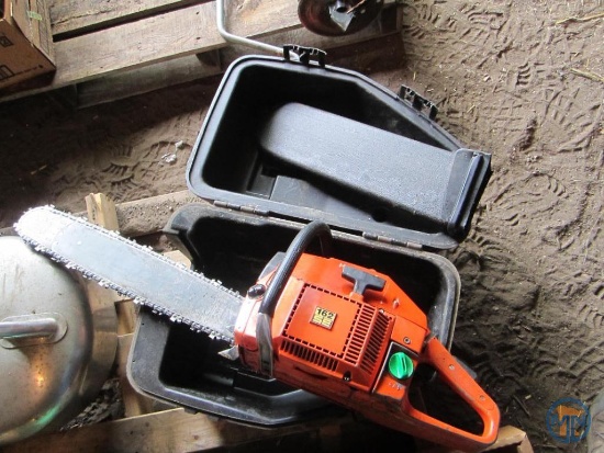 Husqvarna 162SE gas chainsaw with Poulan case