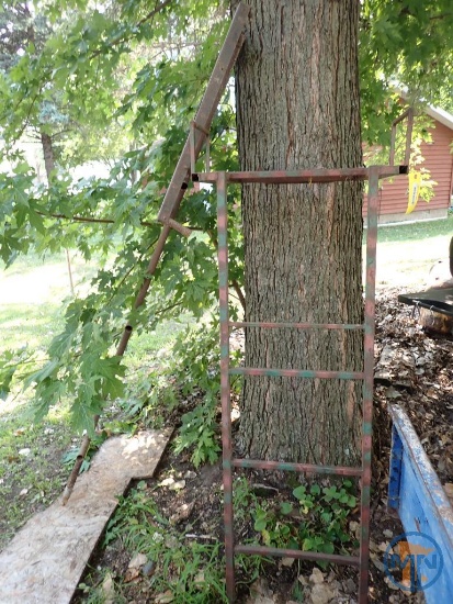 (2) deer hunting tree stands