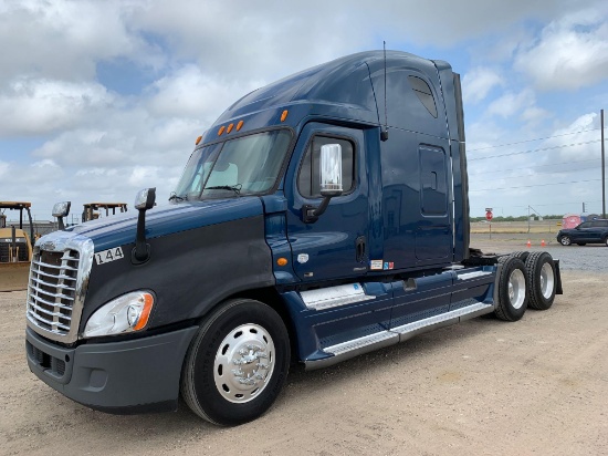 2012 Freightliner Cascadia Sleeper Truck Tractor