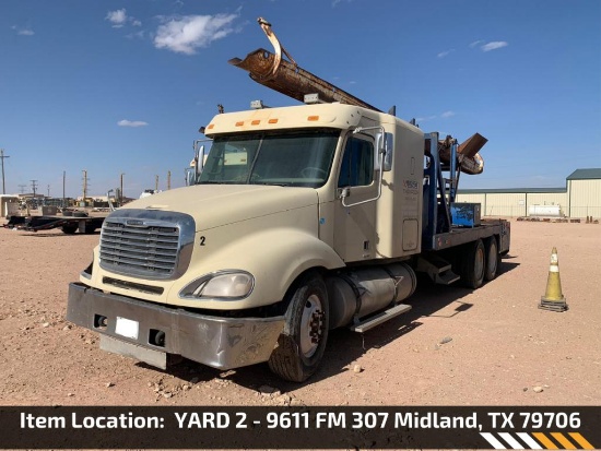 2005 Freightliner Columbia Sleeper Truck