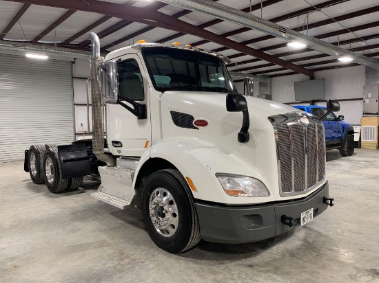 2017 Peterbilt 579 Day Cab Truck Tractor