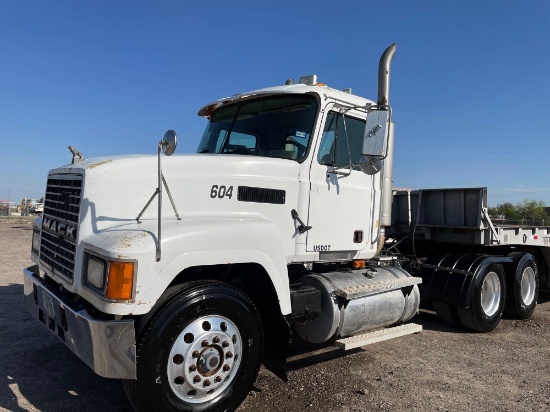 2002 Mack CH613 Day Cab Truck
