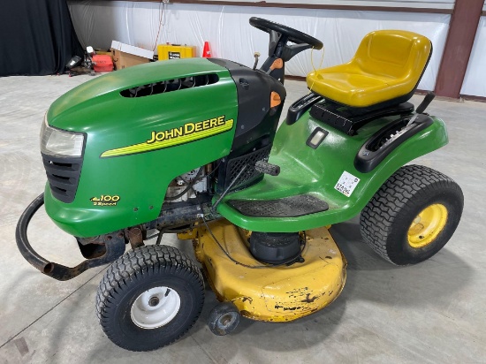 John Deere L100 Riding Lawn Mower Tractor