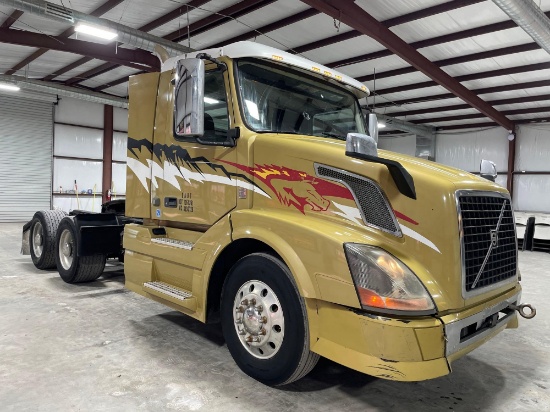 2013 Volvo VNL300 Day Cab Truck Tractor