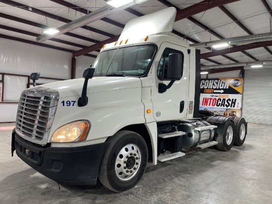 2015 Freightliner Day Cab Truck Tractor