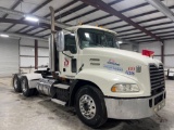 2008 Mack Pinnacle CXU613 Day Cab Truck Tractor