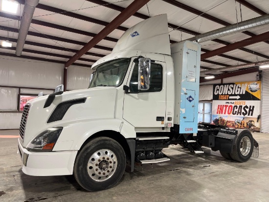 2015 Volvo VNL Day Cab Truck Tractor