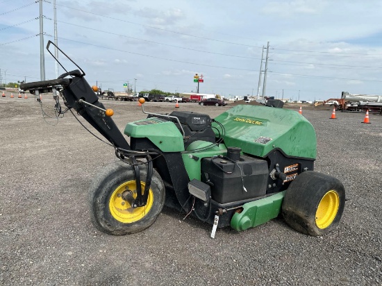 John Deere 800 Aerator