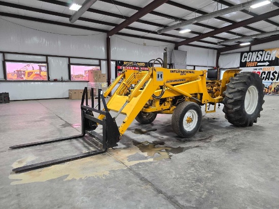 International 2444 Utility Tractor