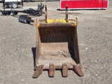 John Deere AT316557 18 Inch Bucket