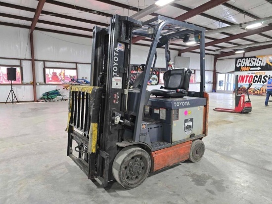 Toyota 8FBCU25 Sit Down 4 Wheel Electric Forklift