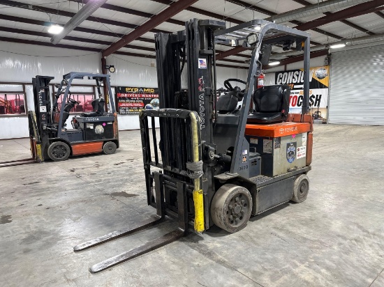 Toyota 7FBCU25 Electric Forklift