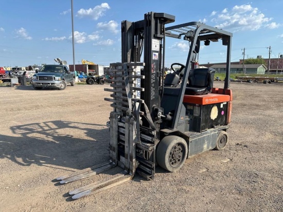 Toyota 8FBCU25 Sit Down 4 Wheel Electric Forklift