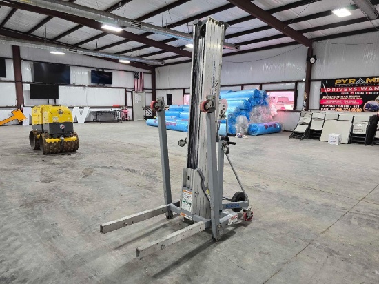 2022 Genie SLC24 Superlift Contractor 24 Foot Reach Material Lift