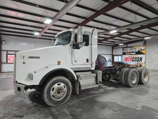 2015 Kenworth T800 Day Cab Truck Tractor