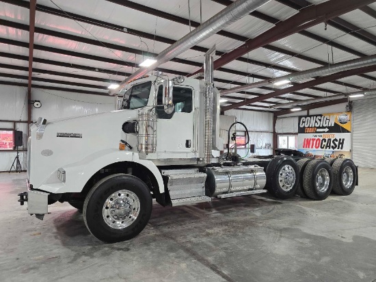 2009 Kenworth T800 Tri-Axle Heavy Haul Day Cab Truck Tractor