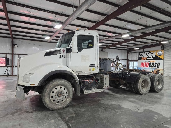2016 Kenworth T800 Day Cab Truck Tractor