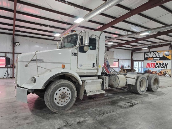 2016 Kenworth T800 Day Cab Truck Tractor